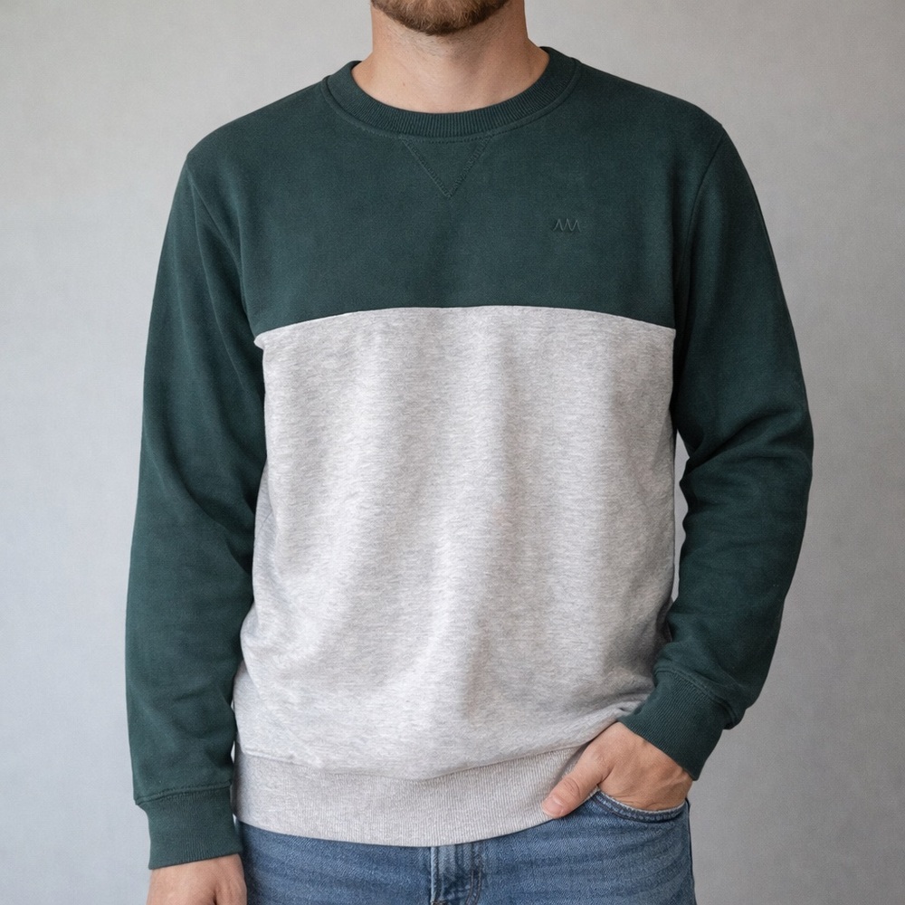 AM London, size Large men’s two toned crew neck long sleeve sweater